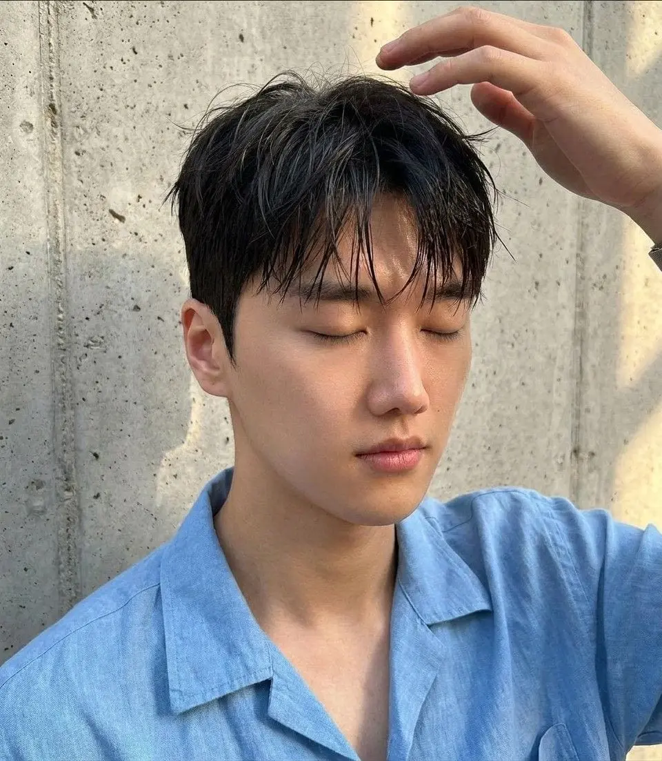 자연스럽게 내린 남성 슬릭 댄디펌, 정면